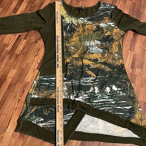 Gizel women’s over size long sleeve top. Size M. - Picture 5 of 8